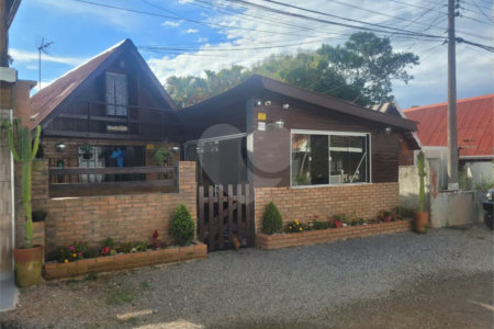 Chalé à venda em Atibaia 140m²– Condomínio fechado com lazer completo
