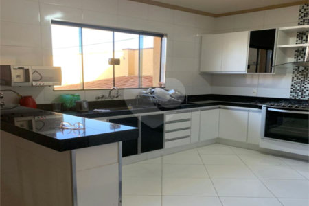 Casa à venda com 4 quartos, sendo 1 suíte, em Jardim Cruzeiro do Sul, São Carlos, SP