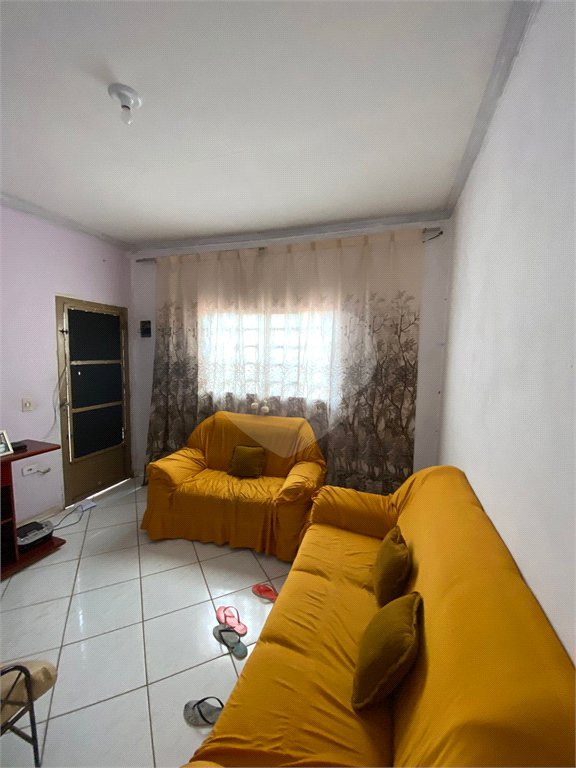 Casa Térrea com 2 dormitórios.