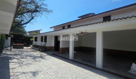 Casa à venda com 5 quartos, sendo 3 suítes,  em Itapetinga, Atibaia, SP