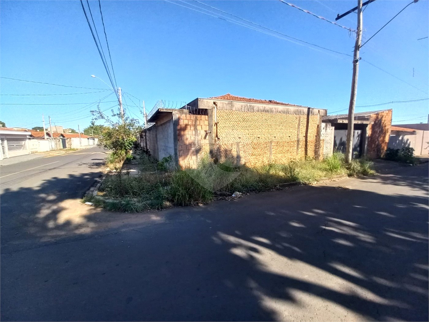 Casa térrea com 2 dormitórios.