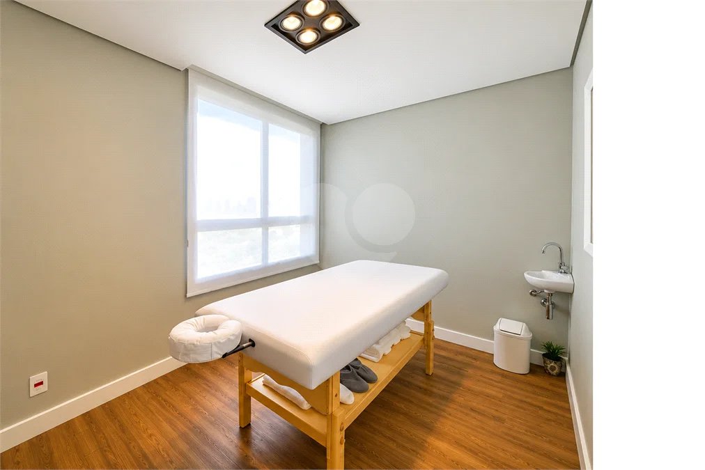 Apartamento de 127 m² em andar alto, com vista livre, 3 suítes planejadas, sacada gourmet envidraçada, 2 vagas e lazer completo, próximo ao Shopping Golden Square e à Avenida Kennedy.