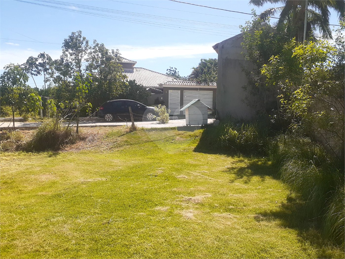 Terreno à venda em condomínio residencial no Serramar – Rio das Ostras, a 5 minutos da praia