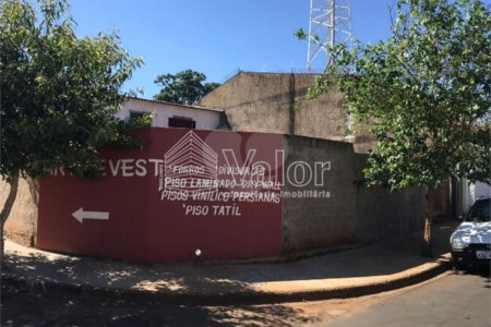 Terreno com 211,60 m² de área total.