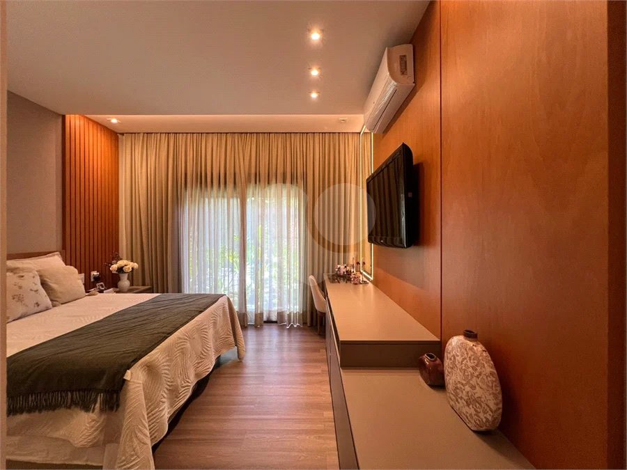 Casa dos Sonhos em Condomínio São Francisco, 3 Suítes, Piscina com Spa e Energia Fotovoltaica
