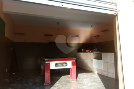 Casa térrea com salão comercial para venda no Maria Stella Fagá.