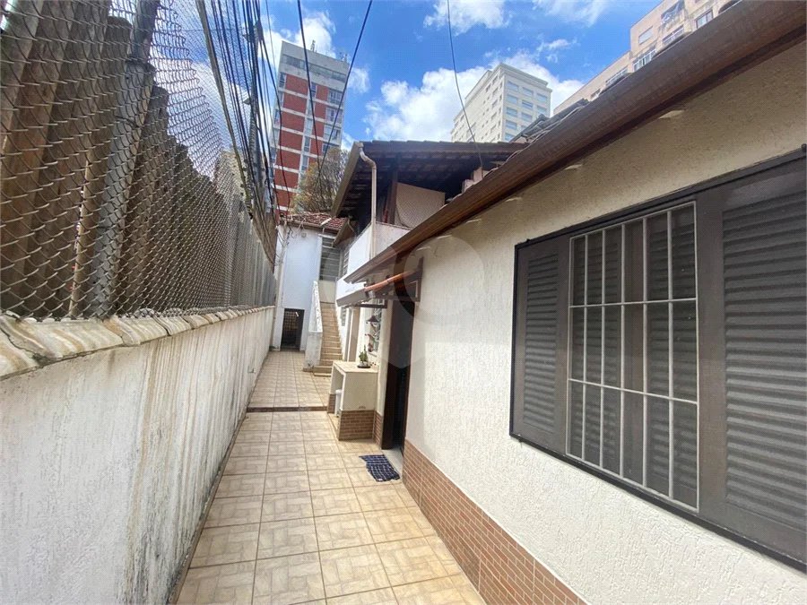 Terreno 10 X 30m,ideal para construtor, com casa principal, mais 3 casas no mesmo terreno e gerando renda, em Perdizes - São Paulo