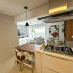 Apartamento de 106 m² no Auge Home Resort, porteira fechada, com 3 dormitórios, 1 suíte, varanda gourmet, 2 vagas, depósito e lazer completo.