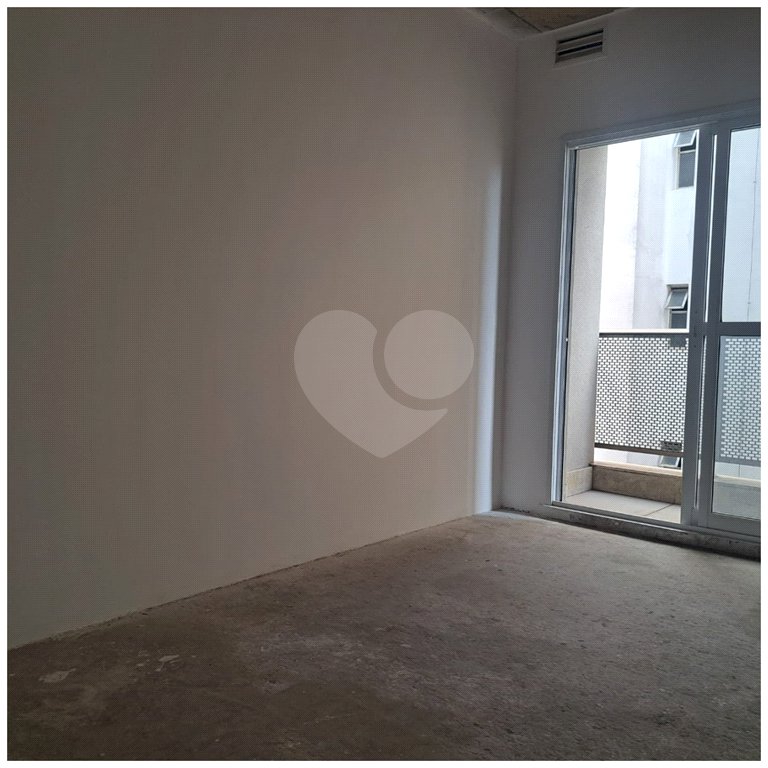 Sala comercial, nova, para venda ou locação, junto à Estação Vergueiro do Metrô