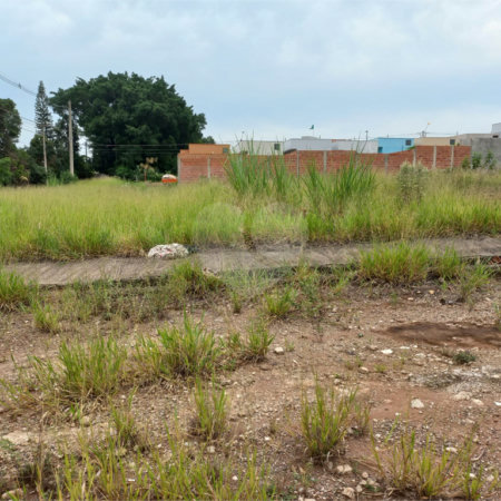 Terreno plano contendo 150,00 m² de área total.