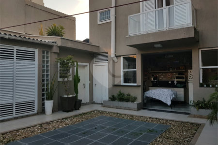 CASA COM 3 SUITES 3 VAGAS COM 240M² NO CAMPO BELO