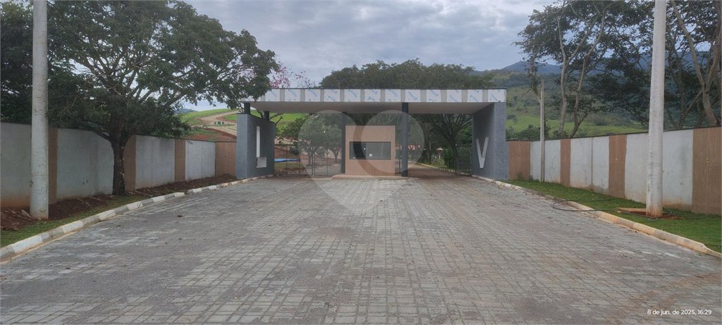 Terrenos de 300 metros em condomínio fechado e prontos para construir na região de Atibaia