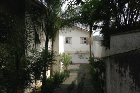 Casa a venda no Alto da Boa Vista com 738m de terreno, mais de 480m de área construída. Oportunidade
