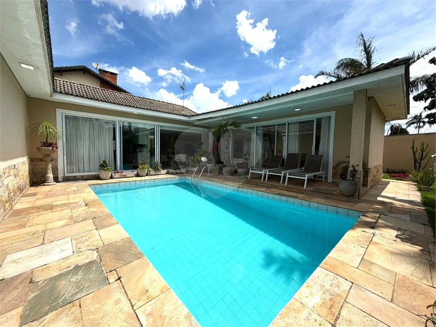 Casa Térrea de Alto Padrão à Venda no Bolsão de Interlagos