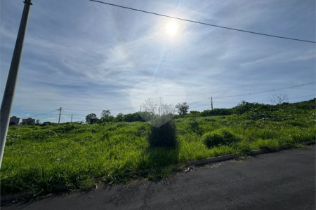 Terreno Comercial á venda com 286m2, ao lado da Rodovia Washington Luiz, em São Carlos.