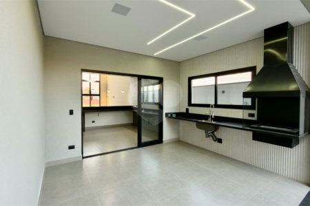 Casa térrea 3 dormitórios (3 suítes), espaço gourmet, piscina, 2 vagas garagem, condomínio fechado com ampla área lazer