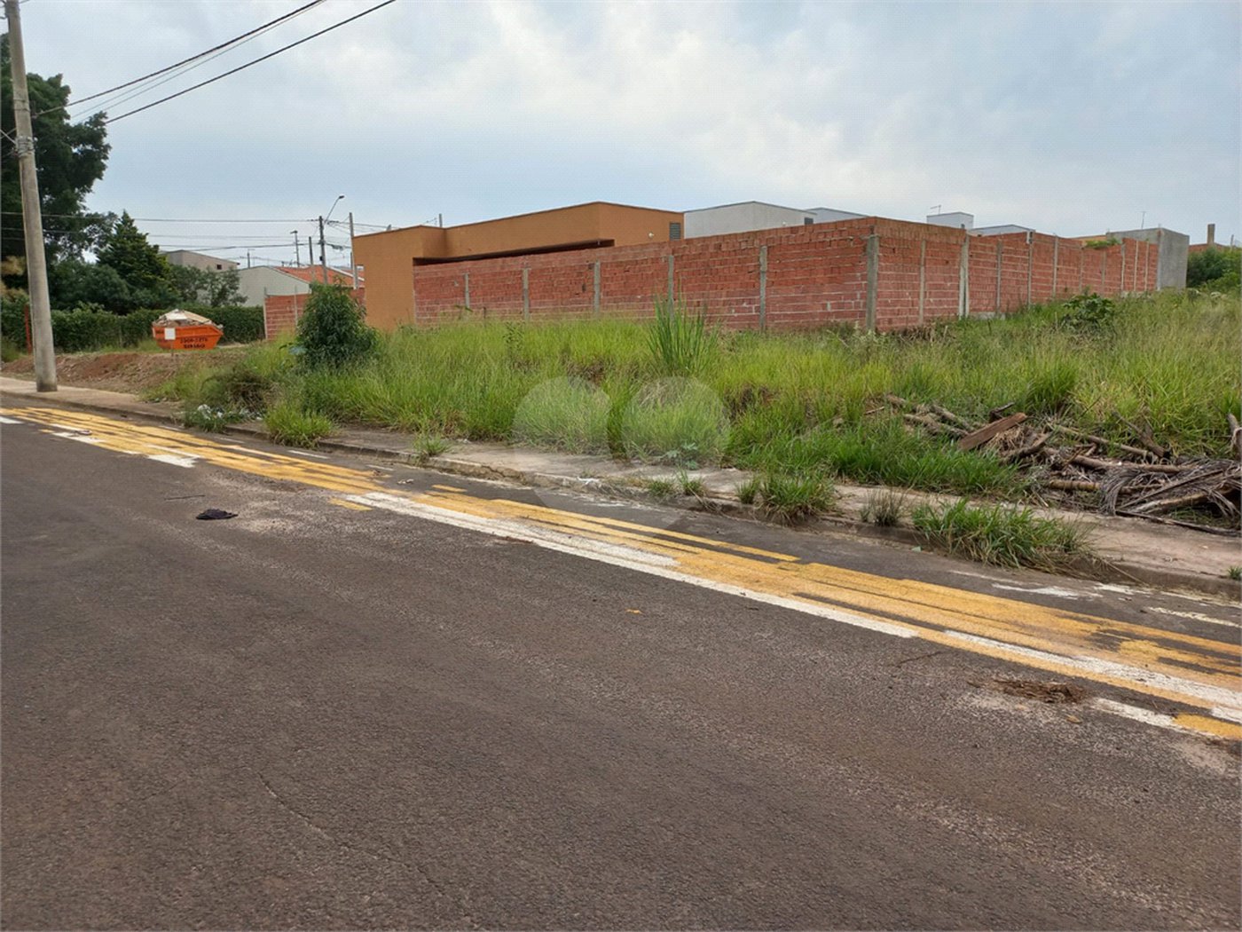 Terreno plano com 163,56 m² de área total