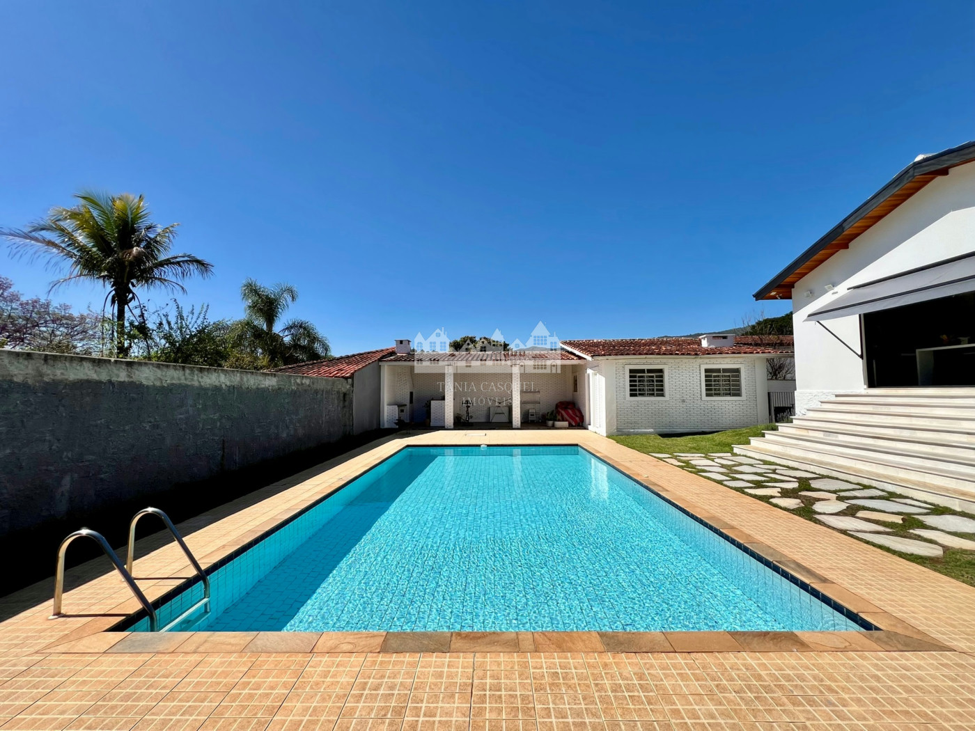 Casa Térrea à venda com 5 quartos, sendo 3 suítes, em Vila Esperia Ou Giglio, Atibaia, SP