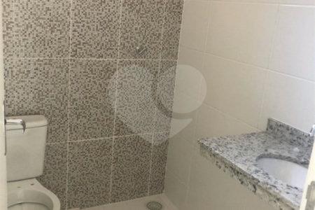 Casa térrea no Condomínio Bosques dos Jatobás
