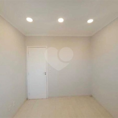 Apartamento no Edifício Torres di Itália.