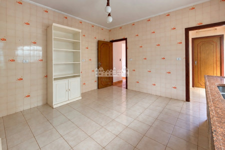 Casa Térrea à venda com 4 quartos, sendo 2 suítes, em Loteamento Loanda, Atibaia, SP