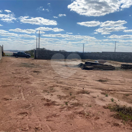 Terreno com 1.000m2 á venda, em São Carlos-SP.