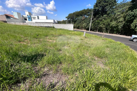 Terreno amplo localizado a venda.
