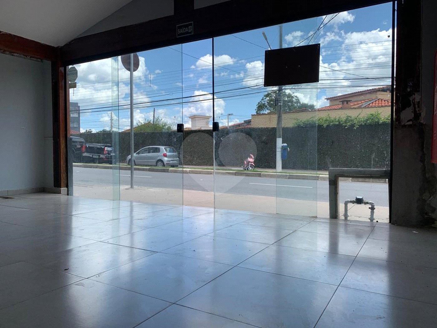 Salão Comercial 150m² na Lucas Nogueira Garcez - Atibaia - SP