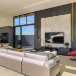 Indaiatuba - Quintas da Terracota - 1252 m² de terreno - casa térrea com 514 m² de área construída -3 vagas de garagem cobertas e 3 descobertas Lavabo - Sala de estar e jantar amplas e integradas - Escritório privativo - Cozinha toda equipada com geladeira, forno, micro-ondas, lava-louças,