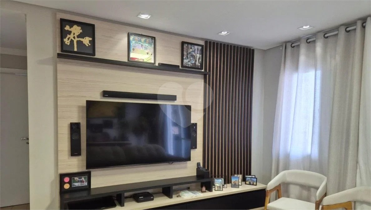 Apartamento reformado de 92 m² no Baeta Neves, com 2 dormitórios, 1 suíte, sala ampliada, área gourmet, 2 vagas, planejados e lazer completo.