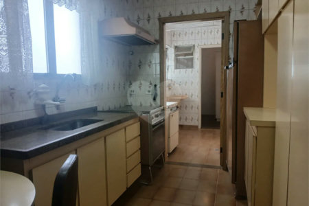 Apartamento a venda com porteira fechada no Belem com 95m com 03 dormitórios espaçoso sendo um suíte, 2 vagas. Aceita Permuta.