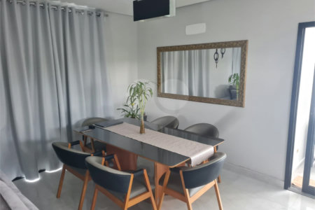 Linda casa em condomínio fechado, unindo conforto, lazer e segurança para você e sua família!