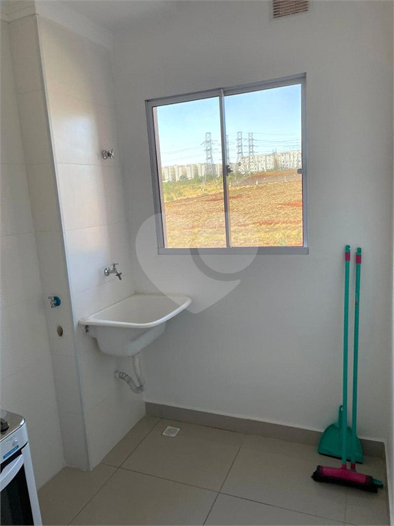Apartamento com 02 Dormitórios á venda, em Araraquara-SP.