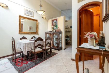 Casa a venda no Planalto Paulista, 2 suítes, 4 vagas, 230 m², quintal e localização privilegiada