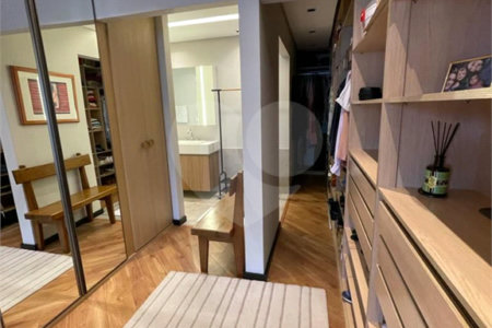 APARTAMENTO DUPLEX A VENDA VILA ADYANA, 200m2 4 DORMITORIOS 3 SENDO SUÍTE, 4 VAGAS DE GARAGEM, SJC/S