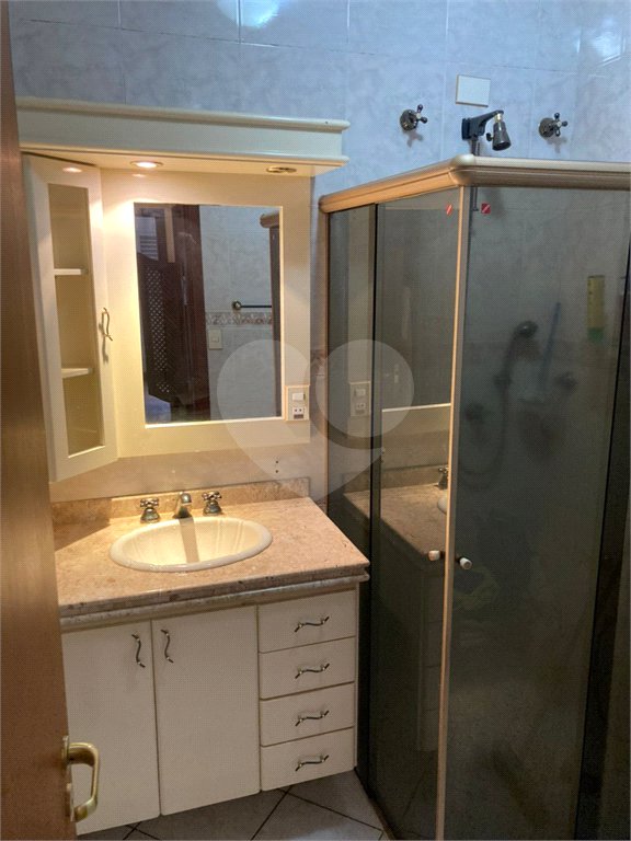Casa Térrea com Acabamento em Tijolo Aparente e Quintal Amplo - Próximo ao Shopping Iguatemi