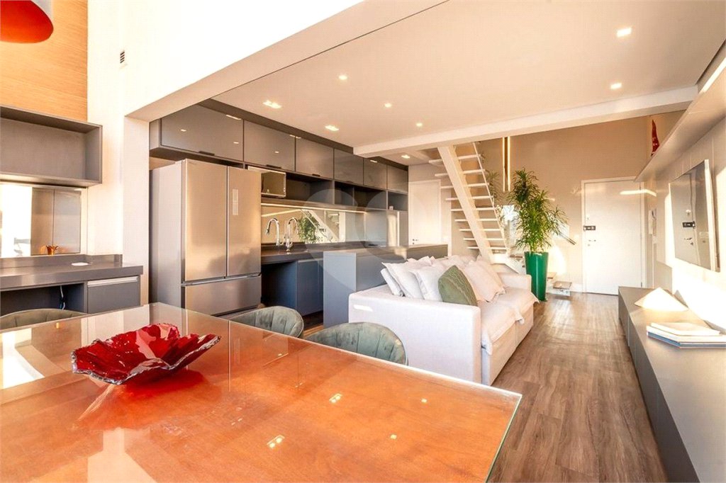 LOFT DUPLEX DE CINEMA. VENHA FAZER UMA VISITA.