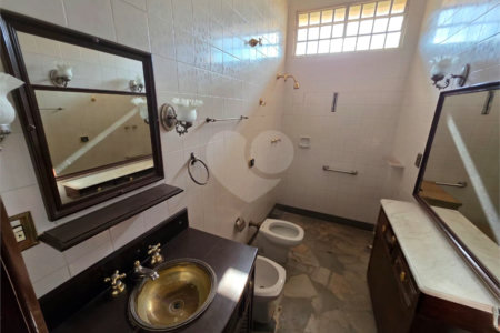 Casa Térrea 5 quartos bem localizada com piscina.