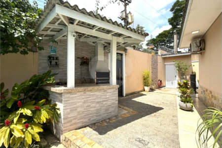 Casa Térrea de Alto Padrão à Venda no Bolsão de Interlagos