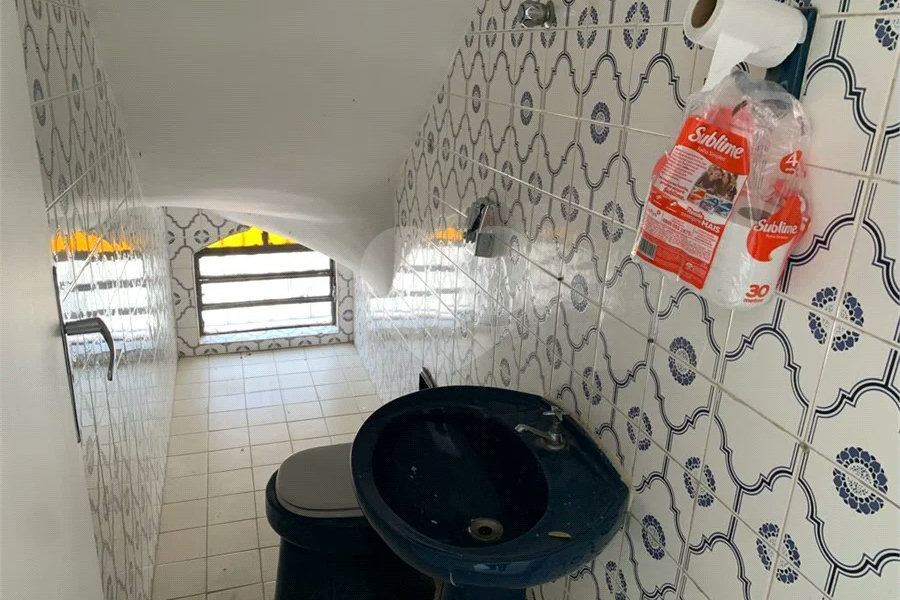 Casa espaçosa com 3 quartos, suíte, quintal e 2 vagas na Vila Santa Catarina