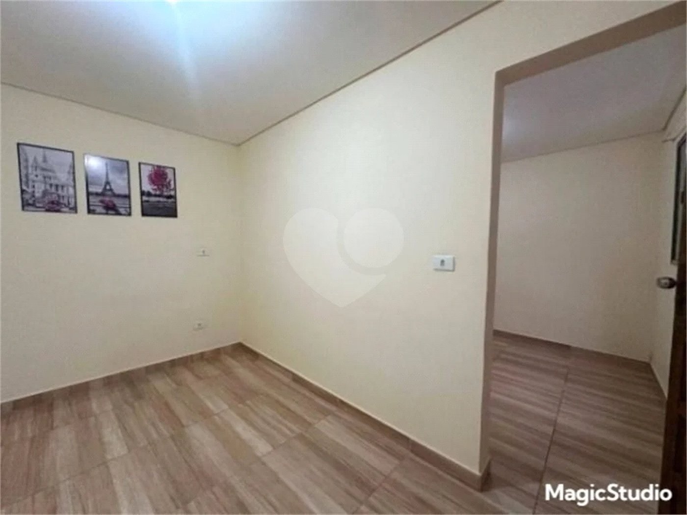 Casa com 200m² , 5 dormitórios , sendo 1 suíte , 3 vagas de garagem , à venda em Guarulhos.