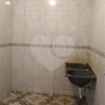 Casa Térrea com 3 dormitórios, sendo 1 suíte.
