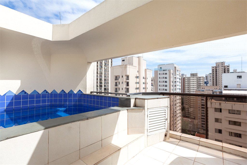Cobertura Duplex com 96m2 em Moema - Venda e Locação - 02 Dorm Sendo 01 Suíte e 02 Vagas