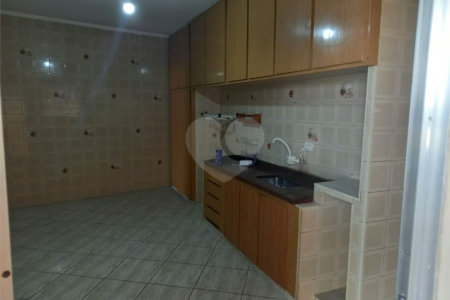 Casa com 147m² , 2 dormitórios , sendo 1 suíte , 2 vagas , à venda , no Parque das Nações , em Santo André.