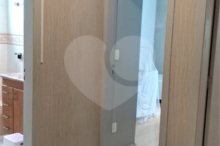 Apartamento a venda na Aclimação com 4 dormitórios e 2 vagas.