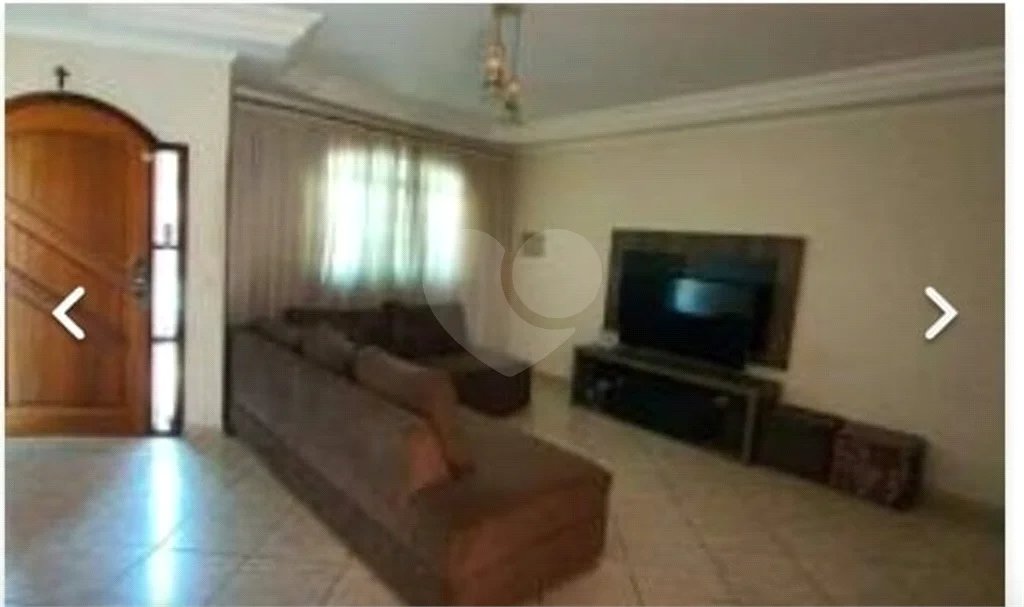 Casa com 205m² , 3 dormitórios , sendo todos suítes , 5 vagas , á venda no bairro Bangú em Santo André.
