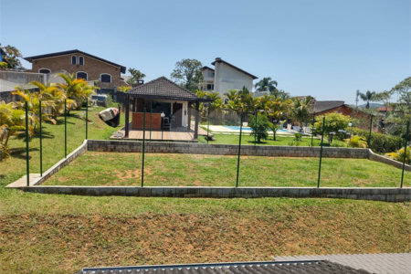 EXCELENTE IMÓVEL CASA TÉRREA EM CONDOMINÍO