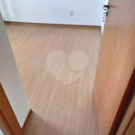 Apartamento no Condomínio Monte Athos.