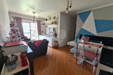 Apartamento com 3 dormitórios, sendo 1 suíte.