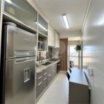 Apartamento de 127 m² em andar alto, com vista livre, 3 suítes planejadas, sacada gourmet envidraçada, 2 vagas e lazer completo, próximo ao Shopping Golden Square e à Avenida Kennedy.